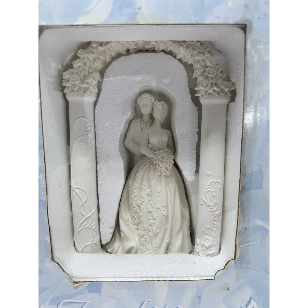 Vintage Bakery Crafts Couple W Floral Arch Dessert Topper Out Of Production Rare